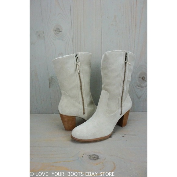 UGG Shoes - SALE!!! UGG LYNDA NATURAL SUEDE    BOOTS US  10 NIB
